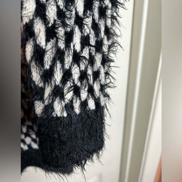 Katsumi Houndstooth Eyelash Fuzzy Sweater S - Picture 7 of 7